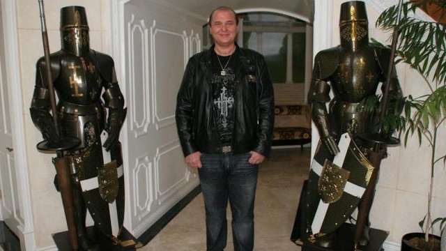 Vecinii lui Nick Radoi, revoltati de laudele milionarul! “Minte cu nerusinare, vila lui nu valoreaza cat spune el!”