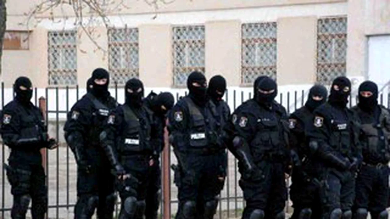 VIDEO Doua jurnaliste au fost agresate in timpul unei descinderi in casa unor rromi din Constanta