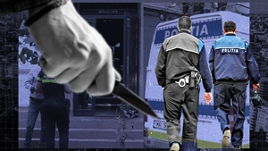 Detalii cutremurătoare despre presupusul ucigaș din ”Calea Moșilor”: ordin de protecție și evacuat din apartament după ce ... Și-a strâns copilul de gât și a amenințat că dă foc la casă!