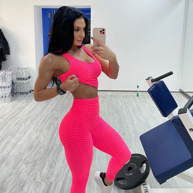 Bogdana, poate cea mai sexy antrenoare de fitness din România