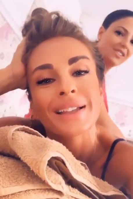 Diana Munteanu, pozată dezbrăcată într-un moment de răsfăț. Cu poziția sexy și privirea seducătoare i-a înnebunit pe bărbați