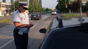 Percheziţii la Brigada Rutieră Bucureşti şi la locuinţele unor poliţişti suspectaţi de luare de mită