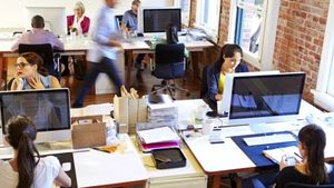 De ce au angajații din ministere salarii mai mari decât miniștri. Cum s-a ajuns în situația asta