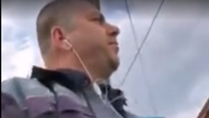 Tupeu incredibil al unui polițist! Era filmat chiar de tânărul șofer în timp ce-și bătea joc de el: ”Dacă iau coronavirus?” / ”Asta e!” Ce s-a întâmplat apoi le întrece pe toate VIDEO