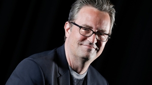 Obiecte personale ale lui Matthew Perry, scoase la licitație. Fanii pot cumpăra inclusiv scenarii originale din „Friends”