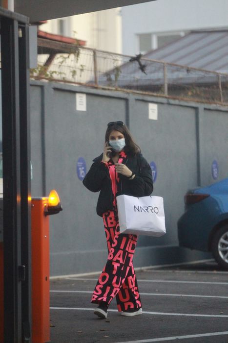 Elena Chiriac, în timp ce se îndrepta spre mașină