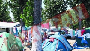 Cat platiti cazarea la vile, camping si particulari?