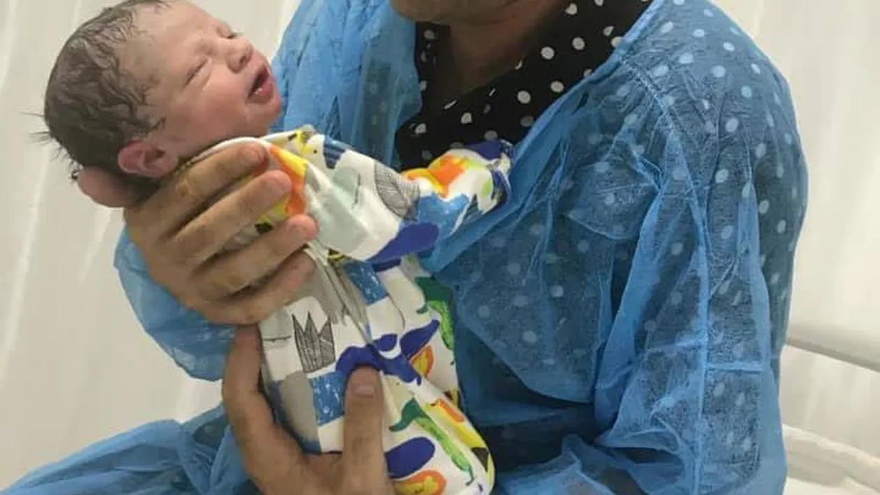 A născut: surpriză în showbiz-ul din România. Prima poză cu bebeluşul