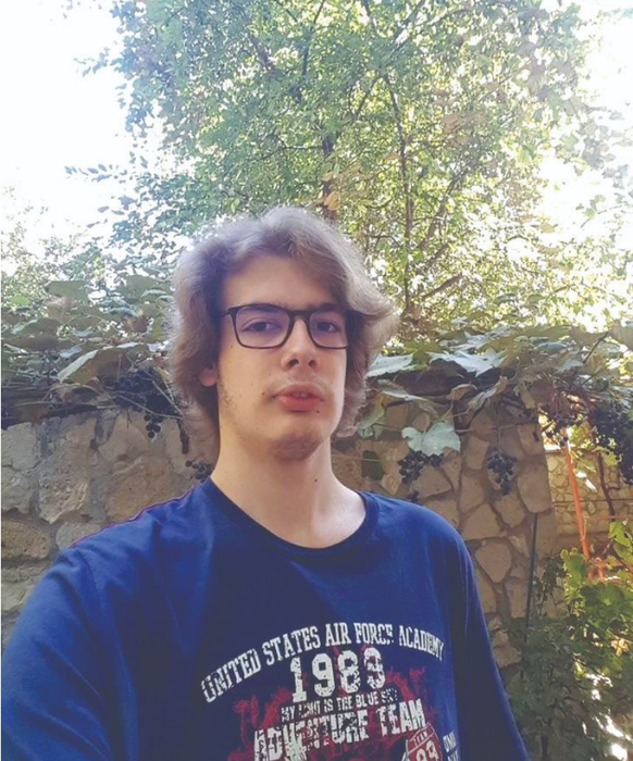 El este tânărul care s-a aruncat de la balcon, în Iaşi. Ştefan s-a sinucis, după ce tatăl său a plecat de acasă cu o studentă
