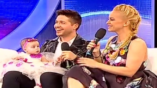 Fiica ANDEI ADAM, prima apariţie la TV! Dovada că micuţa îi calcă pe urme mamei sale