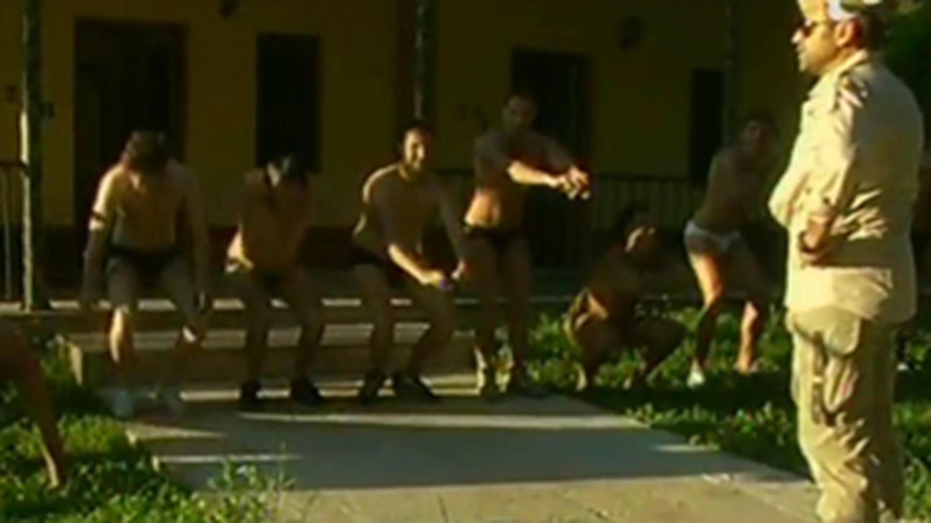Uite-l pe Botezatu cum se distreaza cu mai multi barbati dezbracati! Ii place sa le dea ordine si sa rada de ei!