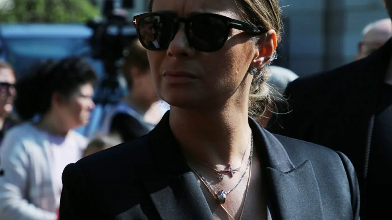 Câți bani i-a dat Anamaria Prodan unui cerșetor, după înmormântarea mamei sale!