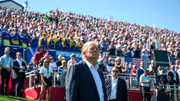 Donald Trump, umilit din nou în public! Cum au reacționat americanii de pe stadion, când președintele SUA a citit Constituția
