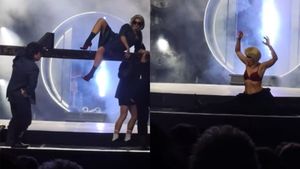 Scandal la TNB! Spectatorii s-au revoltat în urma unei piese de teatru: „O mizerie, blasfemie”