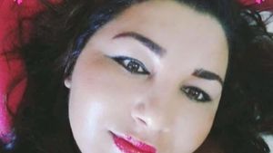 O femeie, ruptă în bătaie şi tunsă la chelie de soţul agresiv: ”A venit cu o husă neagră... Carnea mea e bătută...”