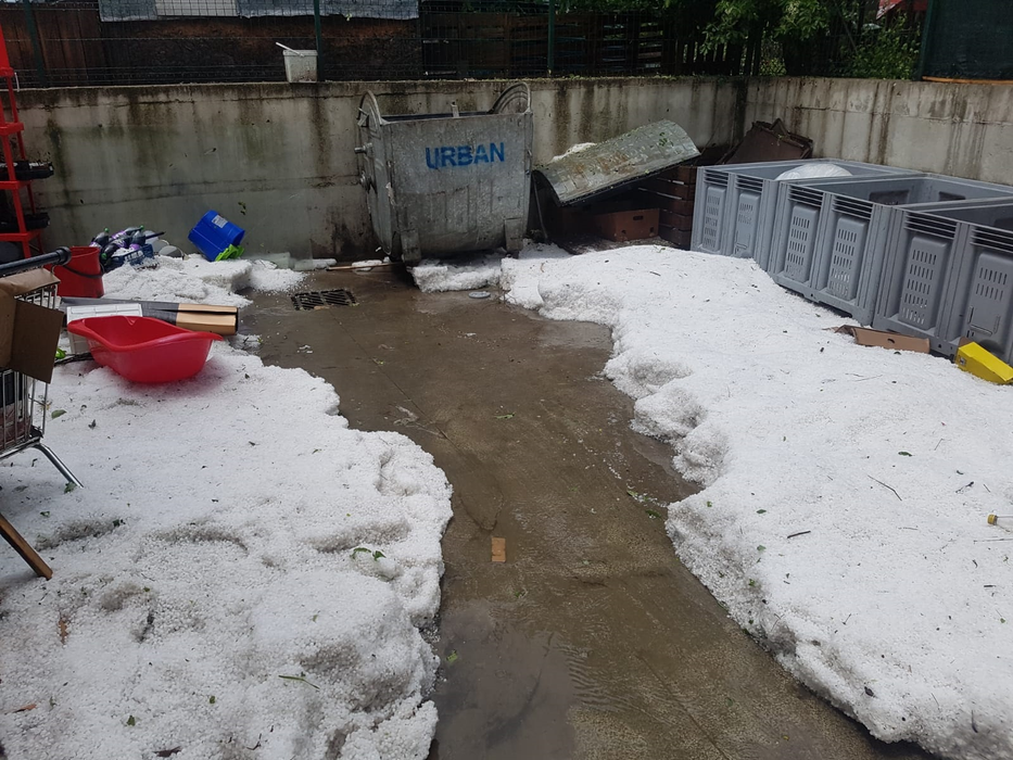 Grindina a fost adunată cu lopata la Horezu