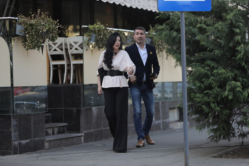 ”DEPUTATUL-ȘOSETĂ” S-A ÎNTORS ÎN FORȚĂ… A ”SUFOCAT” O DAMETĂ ÎN PRIMĂVERII!