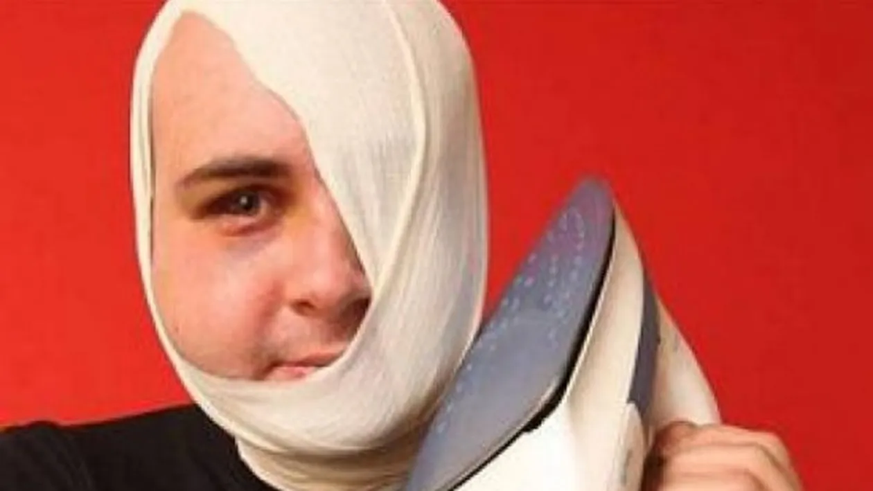 Prostul anului! Unui polonez i-a sunat telefonul si din greseala a raspuns la fierul de calcat