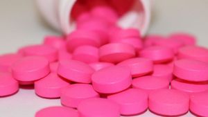 Ibuprofenul folosit ca tratament împotriva coronavirusului! Marea Britanie testează deja