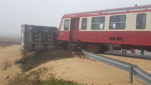 Accident grav în Timiș! Un camion a fost lovit în plin de un tren. Circulația a fost oprită