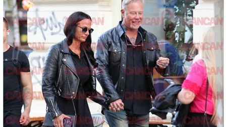 Ce i-a făcut un fan lui James Hetfield chiar la ieșirea din hotel. Solistul trupei Metallica a reacționat imediat