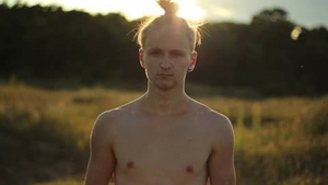 Sfârşit tragic pentru unul dintre cei mai cunoscuţi practicanţi de parkour din România. A murit călcat de tren