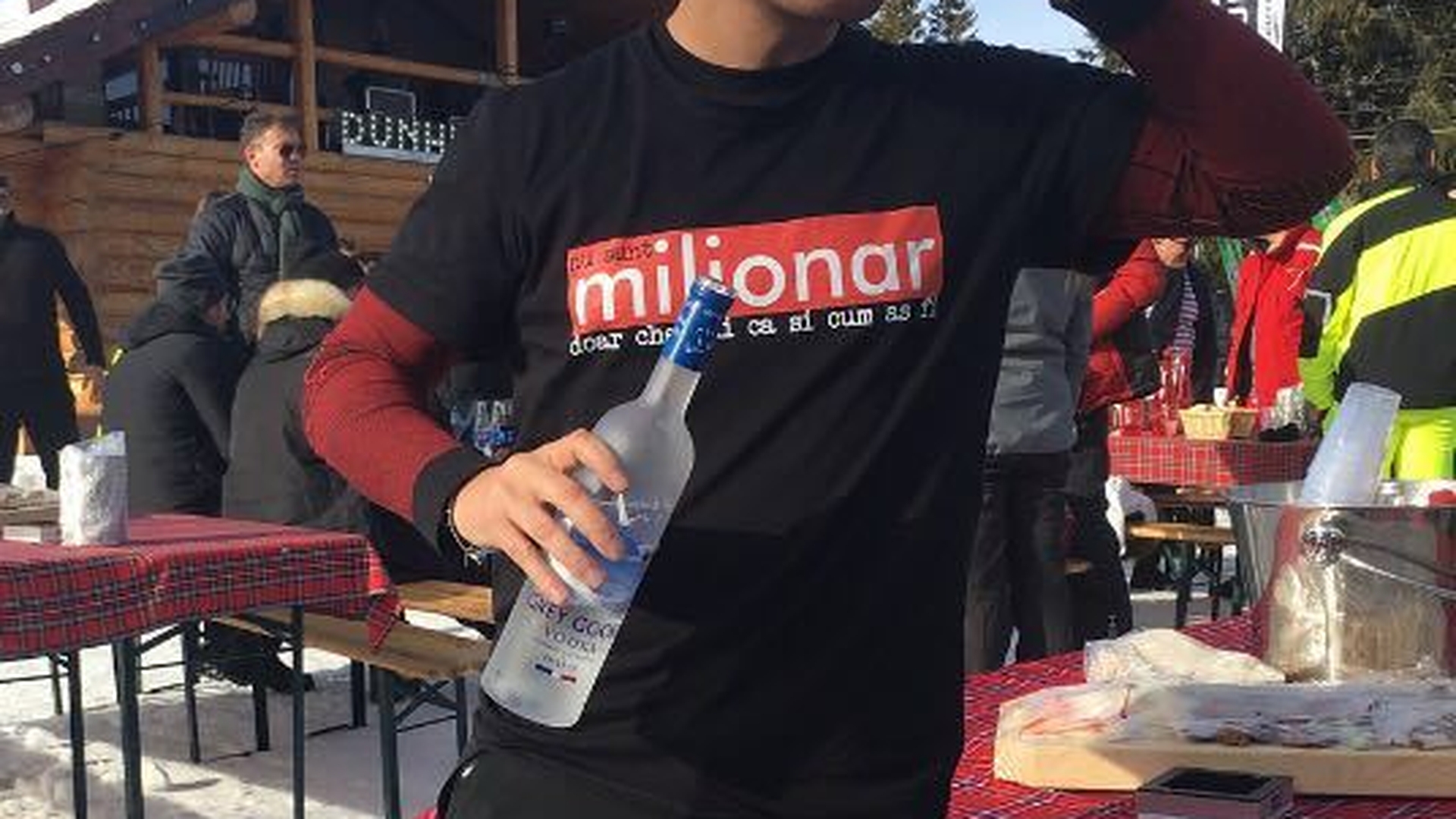 Intalnire cu Milionarul maine  la 12 00 pe Vespasian 59!