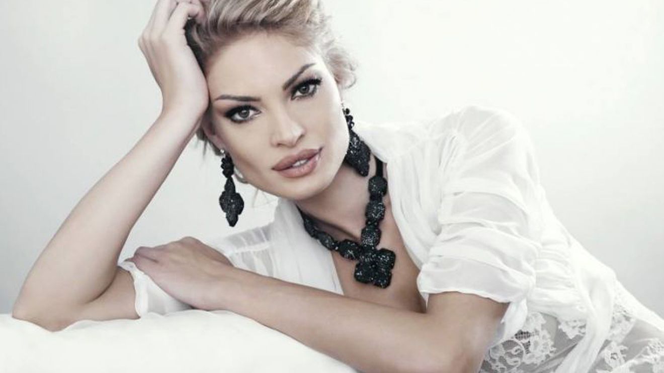 Valentina Pelinel a slăbit 11 kg imediat după naştere, dar s-a ”pufoşit” la loc!