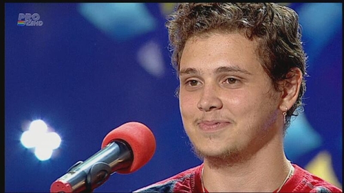 Arata ca un hip-hopper, dar canta ca o soprana. Vezi cine i-a lasat cu gura cascata pe juratii de la Romanii au Talent