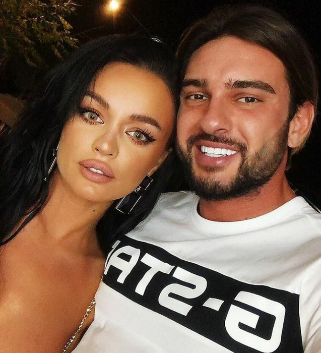 Iubita lui Dorian Popa, de nerecunoscut într-o poză din adolescență! Claudia Iosif era blondă atunci și avea sprâncene foarte subțiri