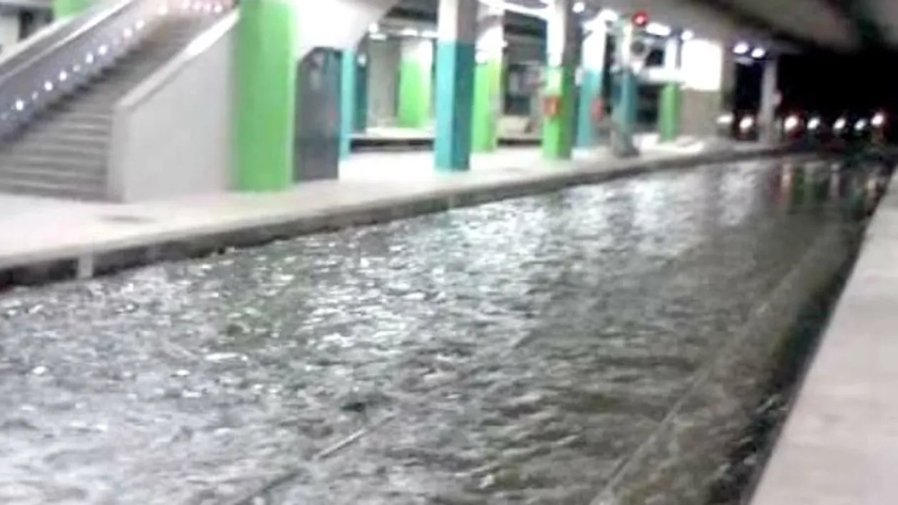 FOTO Potop in subteran! Metroul din Napoli a devenit Venetia sudului