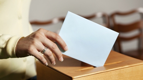 O tânără în scaun cu rotile a vrut să voteze, însă nu i s-a permis! Ce i-au spus oamenii din secţie