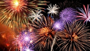 Un oraș din România renunță la artificiile de Revelion, din cauza poluării. Incredibil cu ce vor fi înlocuite