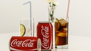 Coca-Cola își schimbă rețeta în SUA la cererea lui Donald Trump. Ce ingredient nou va conține băutura