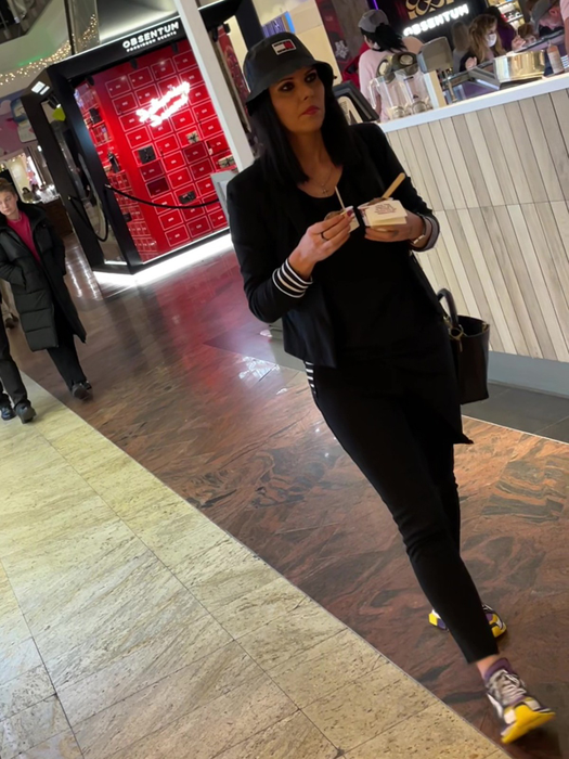 Raluca Macovei, într-un moment de relaxare (SURSA FOTO: CANCAN.RO)