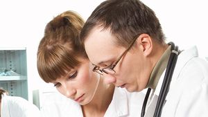 Au rămas stupefiati după ce au văzut asta! Ce au descoperit medicii in masina unui pacient decedat! Au ascuns totul de politie