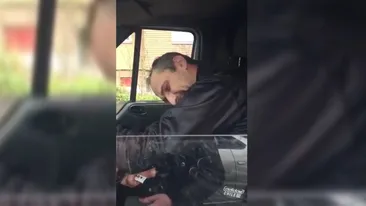 VIDEO / Imagini şocante în Arad! Un şofer a leşinat la volan şi s-a izbit de o altă maşină. Ce au aflat poliţiştii în urma cercetărilor