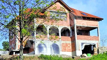 Mihaela Mihai s-a saturat sa se lupte cu primaria si cu vecinii din Magura! Se chinuie sa-si vanda casa problema cu 225.000 de euro