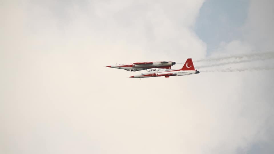 Mii de oameni sunt prezenți la show-ul aerian oferit la BIAS 2018