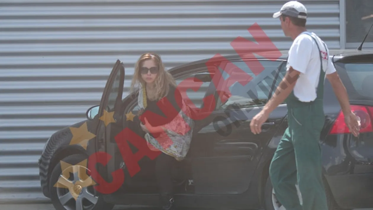 Anca Badiu a facut senzatie la service cu cainele in port-bebe