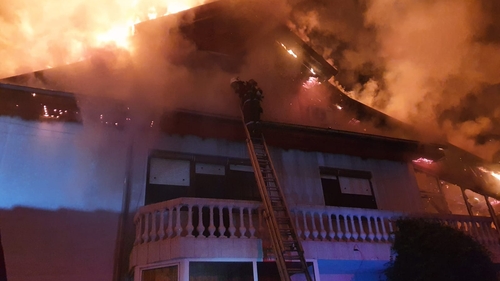 FOTO | Incendiu îngrozitor la Bacău! Un tânăr de 18 ani a fost găsit carbonizat