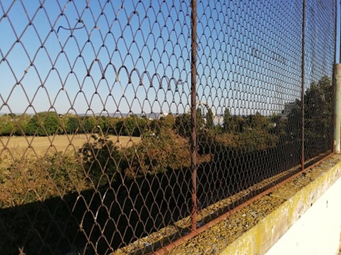 Stadionul Municipal din Bacău, fost ”Dumitru Sechelariu”, a a ajuns de nerecunoscut