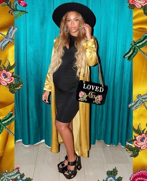 Beyonce a pozat goală! Cum arată fără haine artista însărcinată cu gemeni