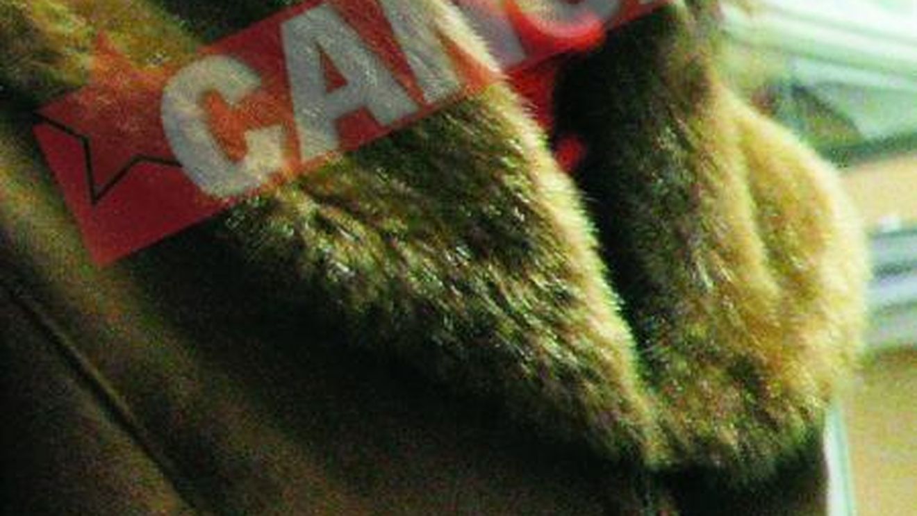 Politist acuzat ca a violat doua liceene