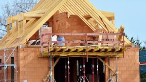 Case fără autorizație? În ce condiții vei putea construi, dacă se modifică în 2025 Codul urbanismului