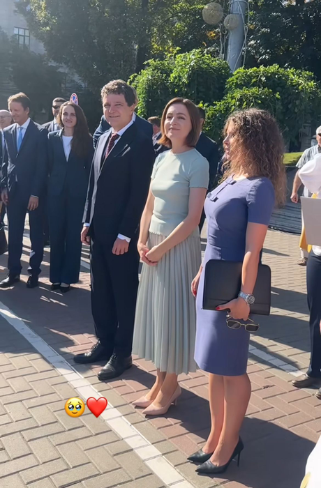 Nicușor Dan s-a întâlnit cu ispita de la Insula iubirii 2025! Momentul în care președintele României îi zâmbește pofticios