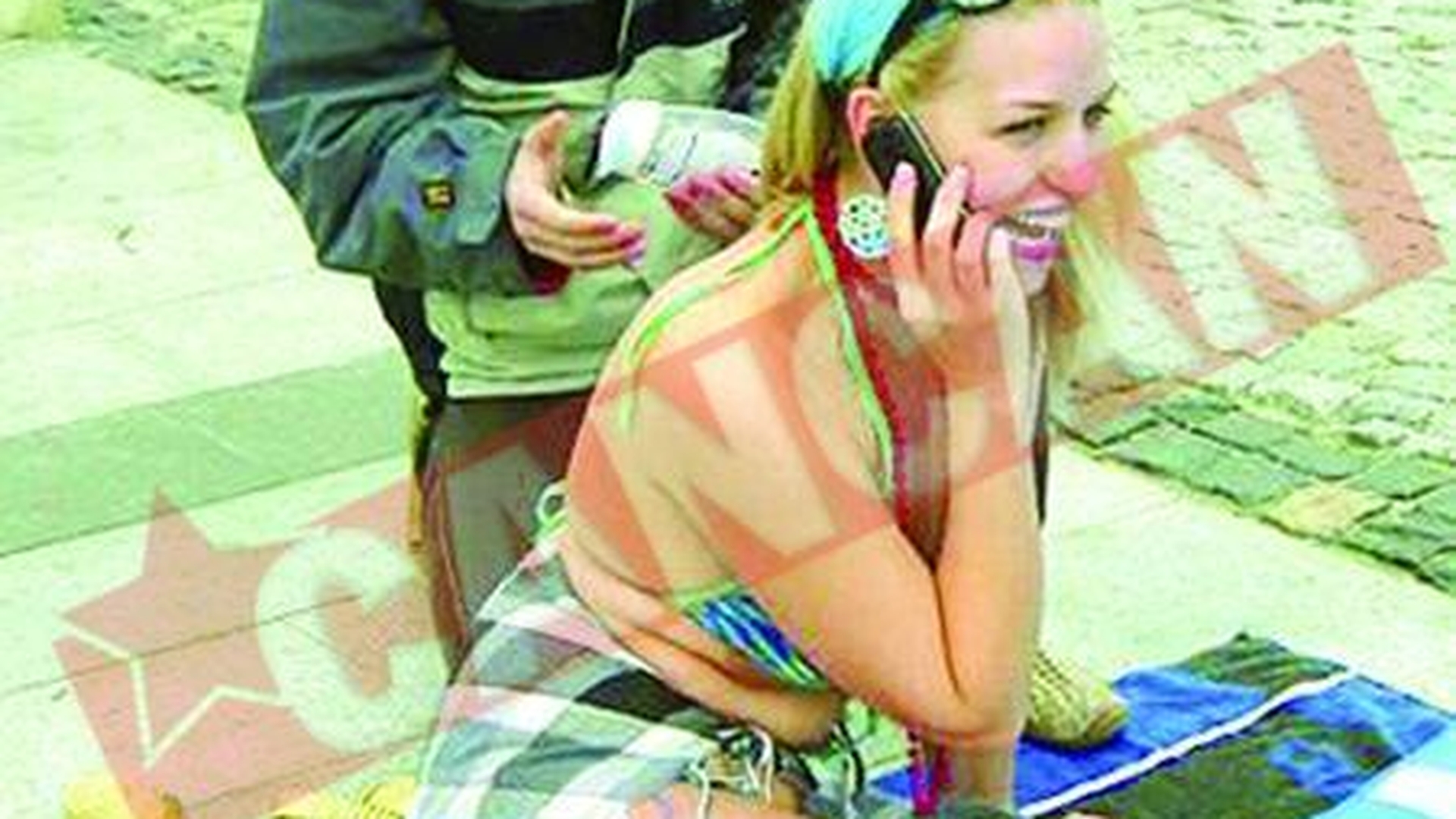 S-a dezbracat la mall pentru 400 de euro