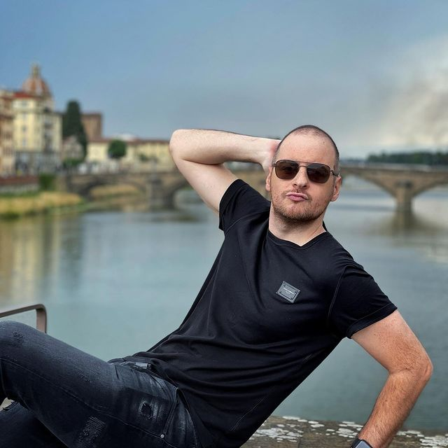 Andrei Ciobanu, satiră la adresa publicului “specializat” în literatură:  “Nu e ok să citești cartea mea sau pe a lui Codin, că ești prost!” / (Foto: Instagram)