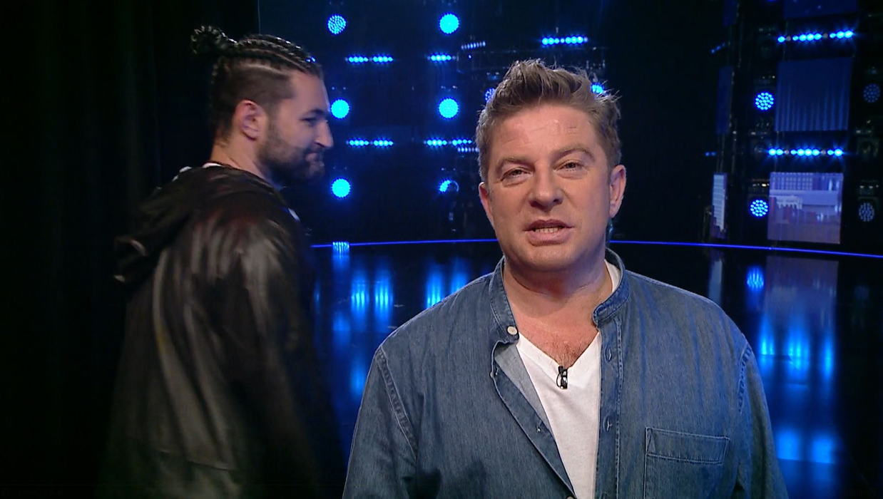 Smiley are un “viciu blând”, dar cu efecte periculoase. Pavel Bartoș l-a dat de gol în timpul filmărilor pentru Românii au Talent: “De-aia nu-mi iese mie hipnoza cu el” | VIDEO