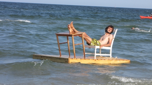 Toti l-au crezut nebun, dar el era cel mai fericit! "Tarzan" de Romania s-a "cocotat" pe valuri, la Mamaia